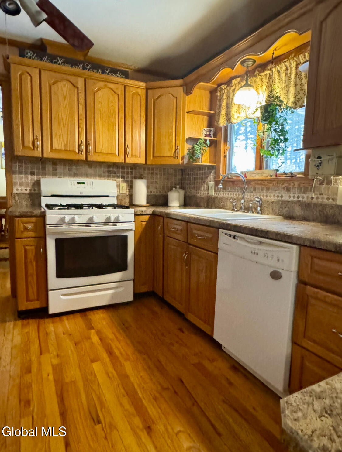 22 Whippoorwill Road Queensbury, NY 12804 - Photo 3 of 32 IMG_5507