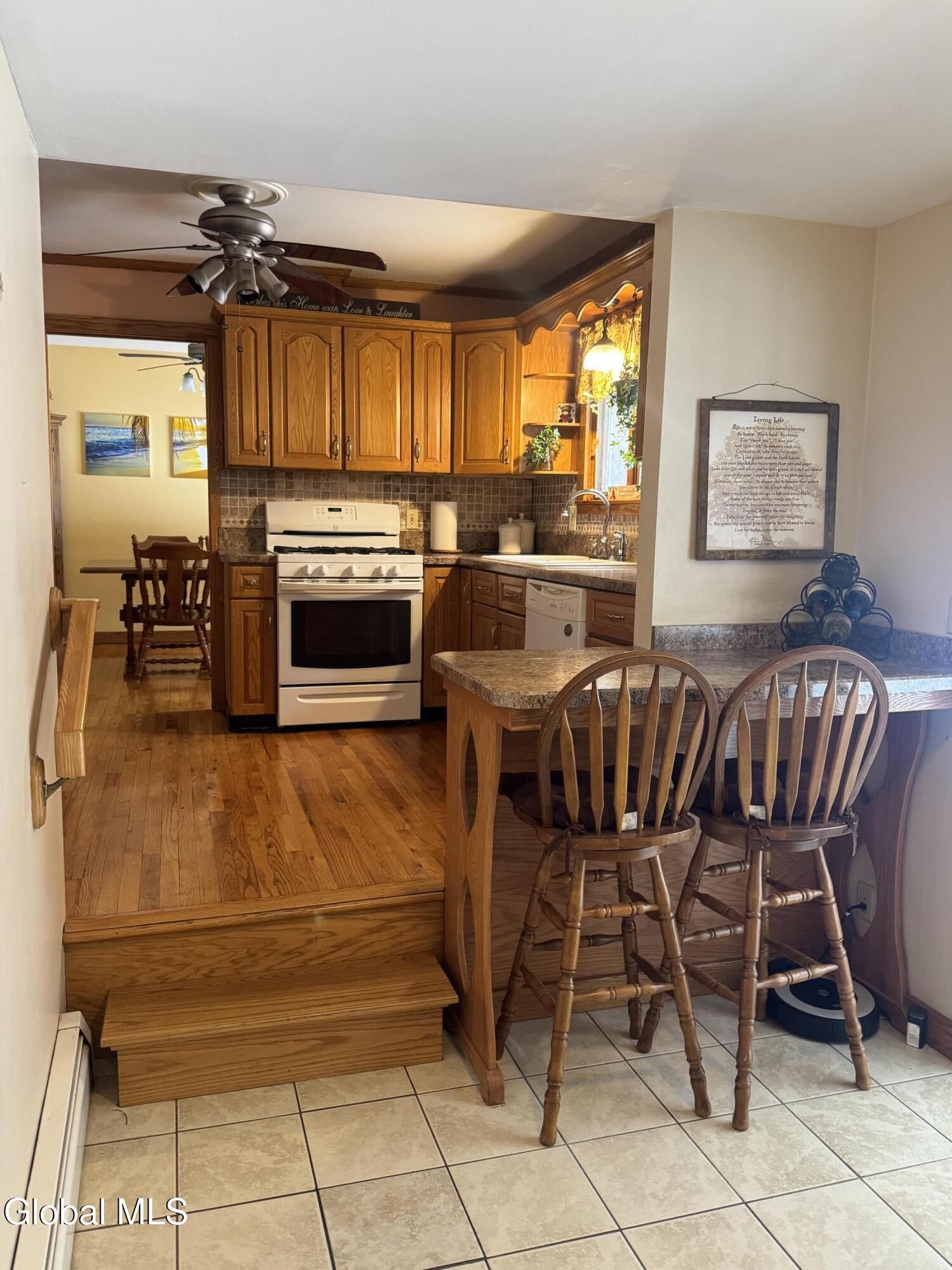 22 Whippoorwill Road Queensbury, NY 12804 - Photo 6 of 32 IMG_5321