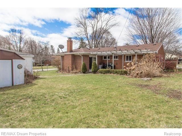 18780 Norwich Road Livonia, MI 48152 - Photo 3 of 17