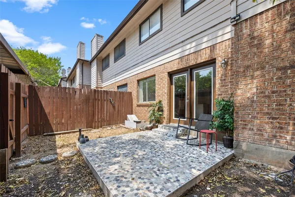 a view of a house with backyard of the house
