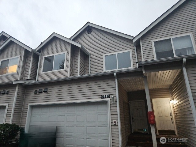 9715 26th Avenue Southwest, Unit 202 Seattle, WA 98106 - Photo 2 of 16