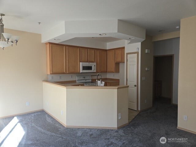 9715 26th Avenue Southwest, Unit 202 Seattle, WA 98106 - Photo 7 of 16