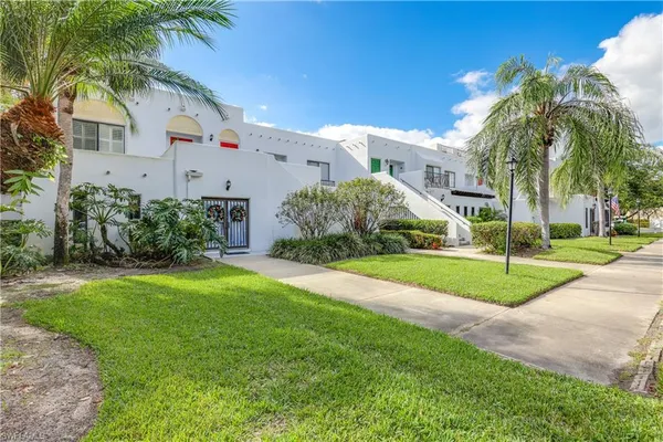 $5,500 | 3308 Europa Drive, Unit 30, Naples, FL 34105