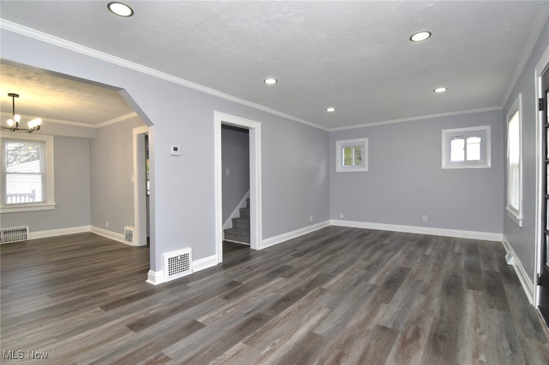 1105 Winston Road Cleveland, OH 44121 - Photo 5 of 20 Gallery Image 5