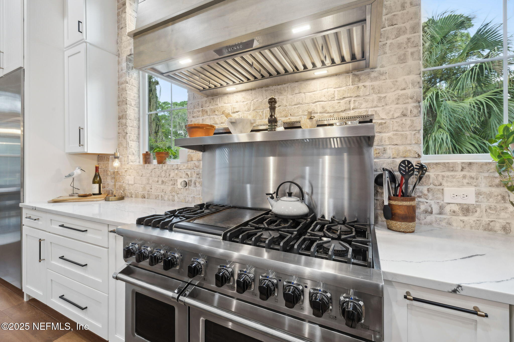 95024 Shell Midden Lane Fernandina Beach, FL 32034 - Photo 19 of 76 48” dual fuel range Viking oven