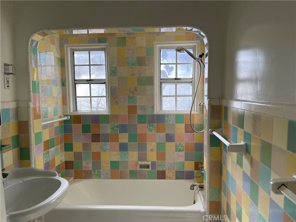 2658 San Marcos Drive Pasadena, CA 91107 - Photo 15 of 19 a bathroom with a bathtub and a shower