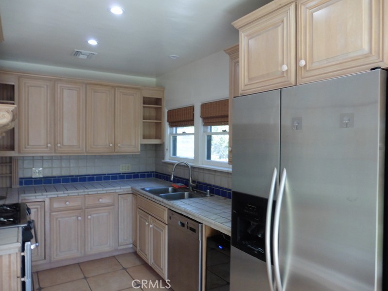 2658 San Marcos Drive Pasadena, CA 91107 - Photo 9 of 19 a kitchen with cabinets appliances and a window