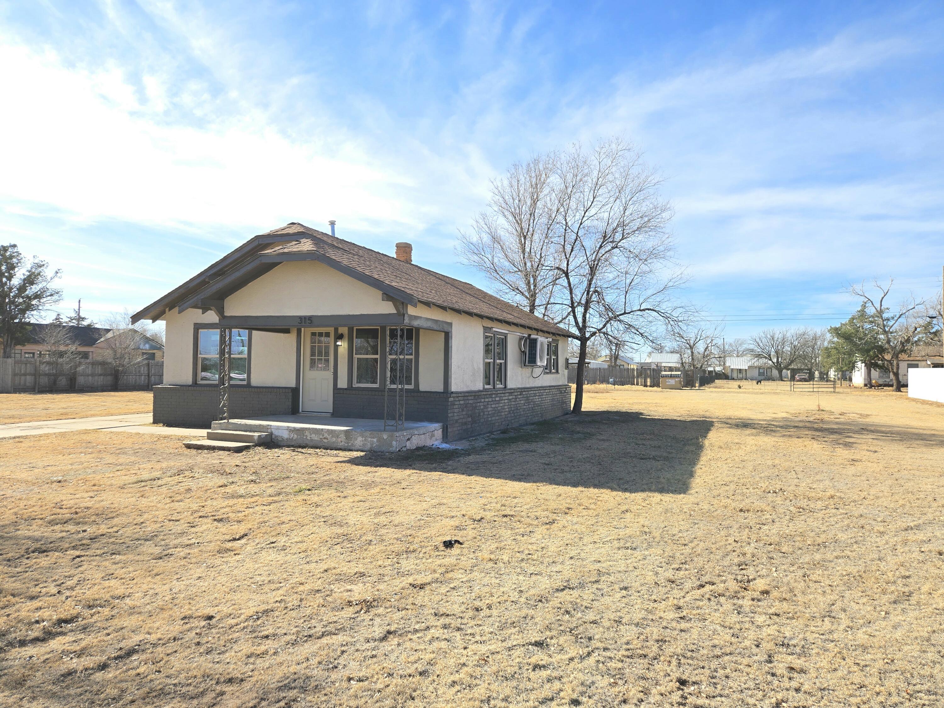315 North Floyd Avenue Tulia, TX 79088 - Photo 20 of 24 a front view of a house with a yard covered with snow