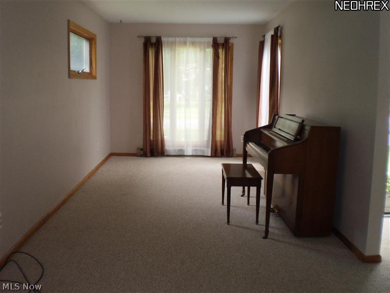 1167 Hansford Road Lyndhurst, OH 44124 - Photo 6 of 12 Family Room with Newer Anderson Windows.