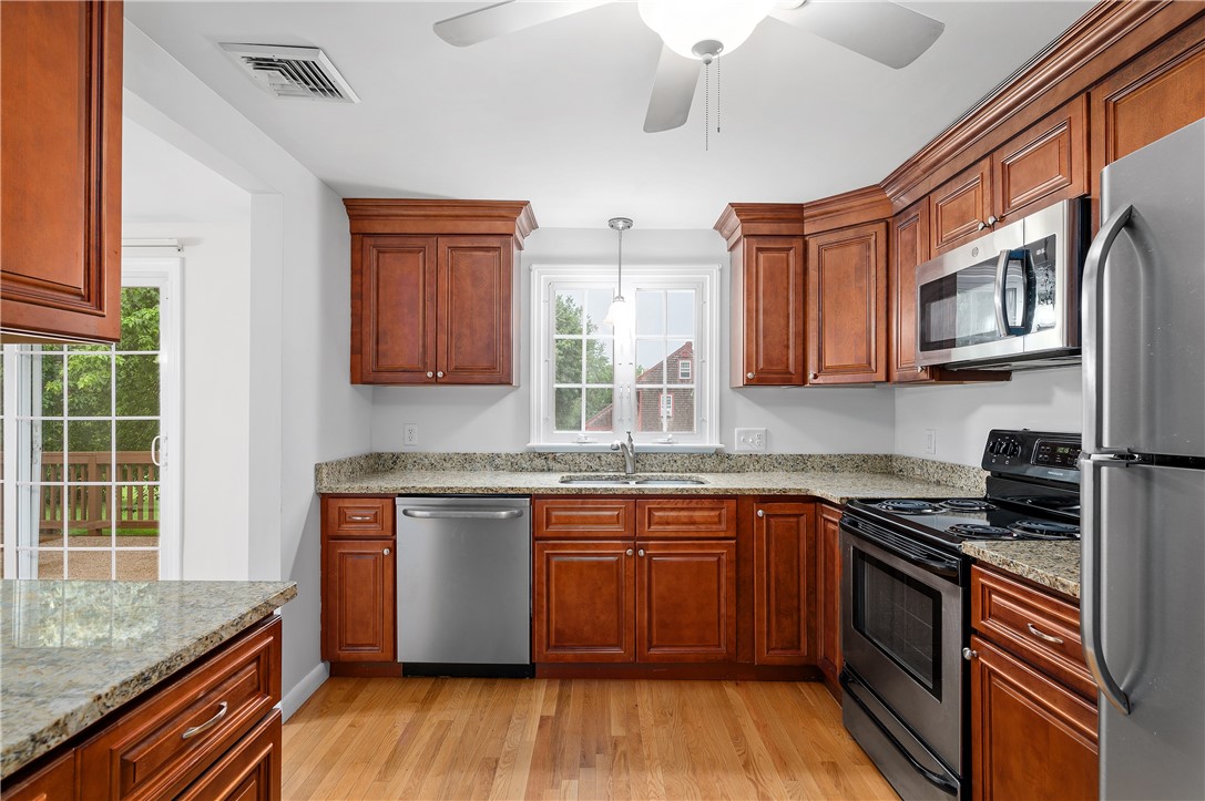 3546 Mendon Road Cumberland, RI 02864 - Photo 9 of 33