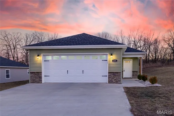 $265,900 | 105 Daniels Court, St. Robert, MO 65584