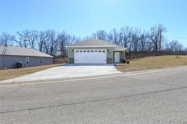 $265,900 | 105 Daniels Court, St. Robert, MO 65584