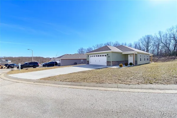 $265,900 | 105 Daniels Court, St. Robert, MO 65584