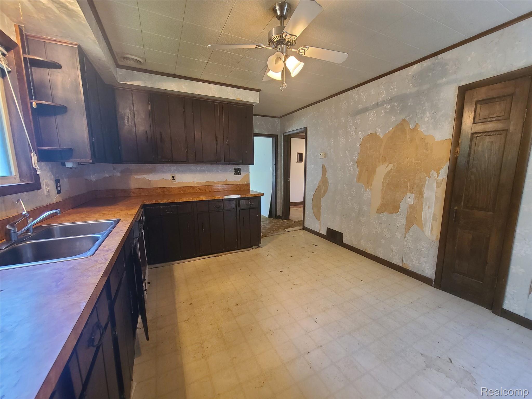 17523 Inkster Road Romulus, MI 48174 - Photo 9 of 45 Large kitchen and Pantry