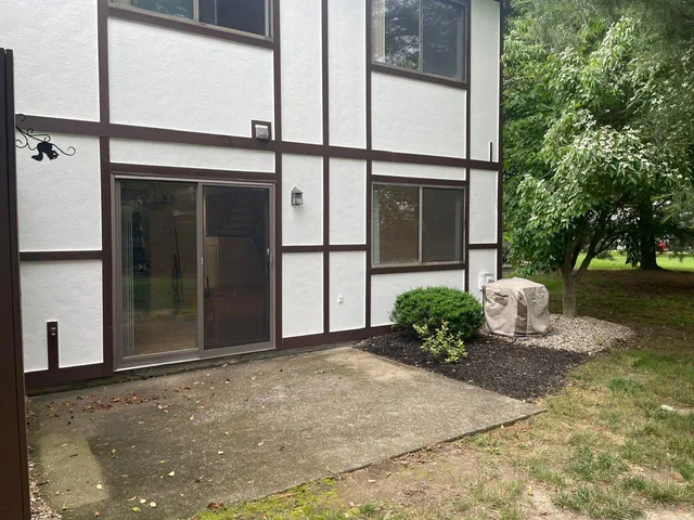 a view of a entrance gate of the house