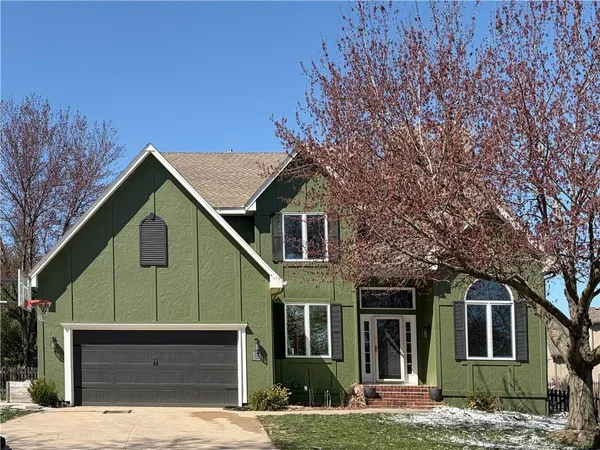 $470,000 | 704 Southwest Trailpark Court, Lee's Summit, MO 64081