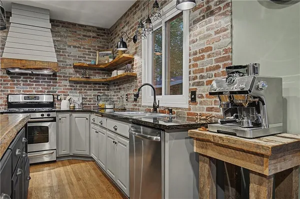 $470,000 | 704 Southwest Trailpark Court, Lee's Summit, MO 64081