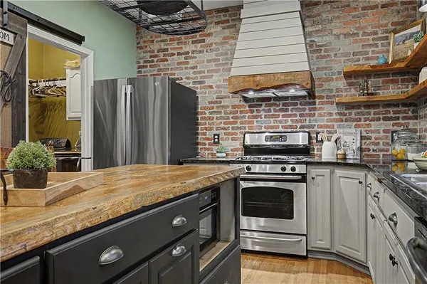 $470,000 | 704 Southwest Trailpark Court, Lee's Summit, MO 64081