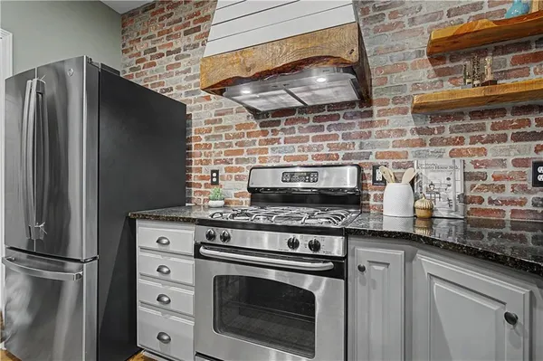 $470,000 | 704 Southwest Trailpark Court, Lee's Summit, MO 64081