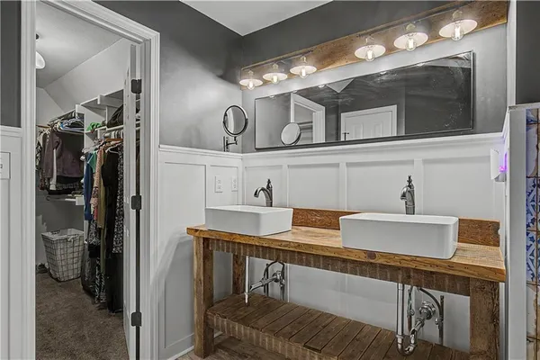 $470,000 | 704 Southwest Trailpark Court, Lee's Summit, MO 64081