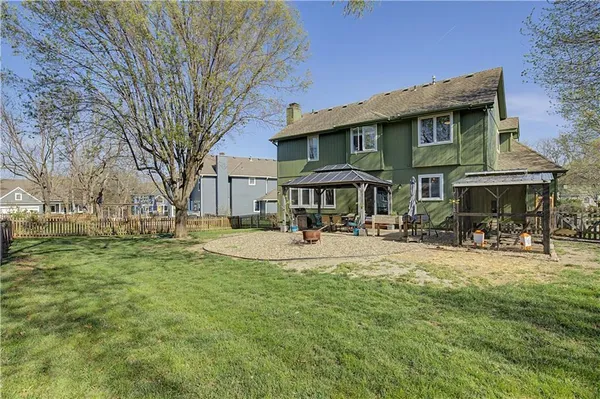 $470,000 | 704 Southwest Trailpark Court, Lee's Summit, MO 64081