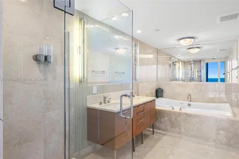 $3,350,000 | 17001 Collins Avenue, Unit 4208, Sunny Isles Beach, FL 33160