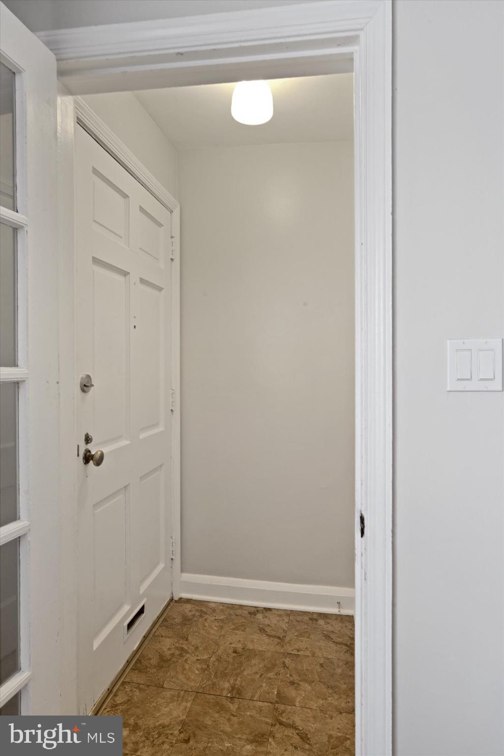 8103 Glen Gary Road Towson, MD 21286 - Photo 2 of 25 First floor foyer