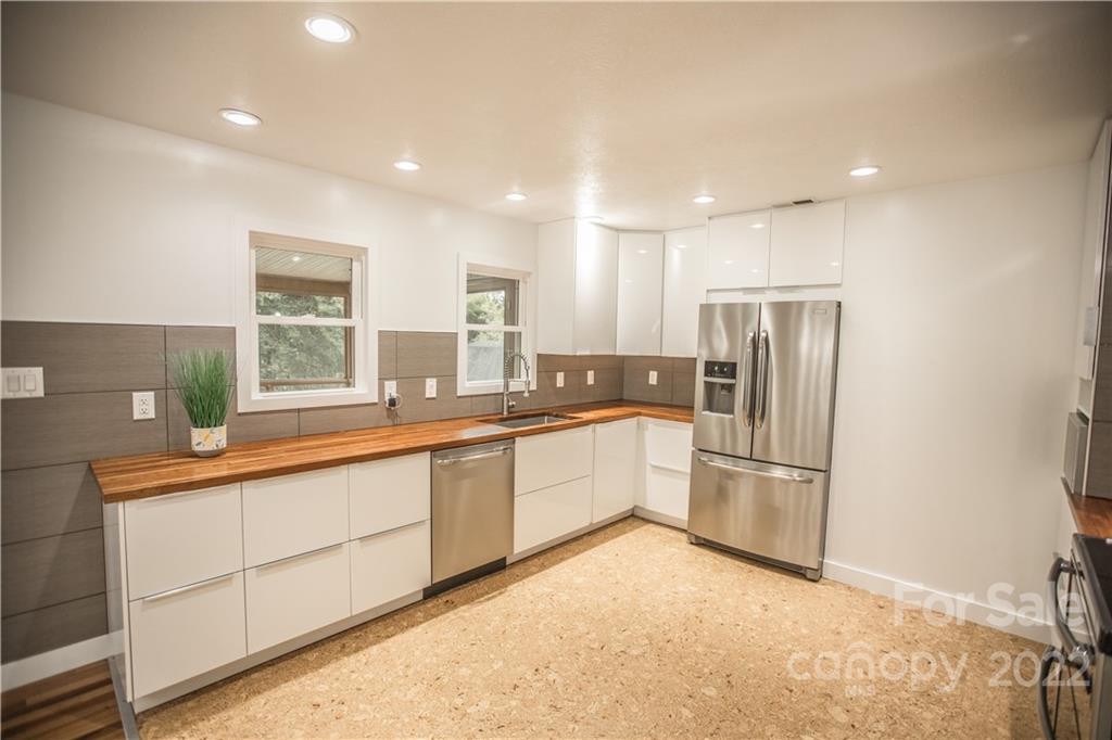 1408 North Rugby Road Hendersonville, NC 28791 - Photo 17 of 48 Gallery Image 17