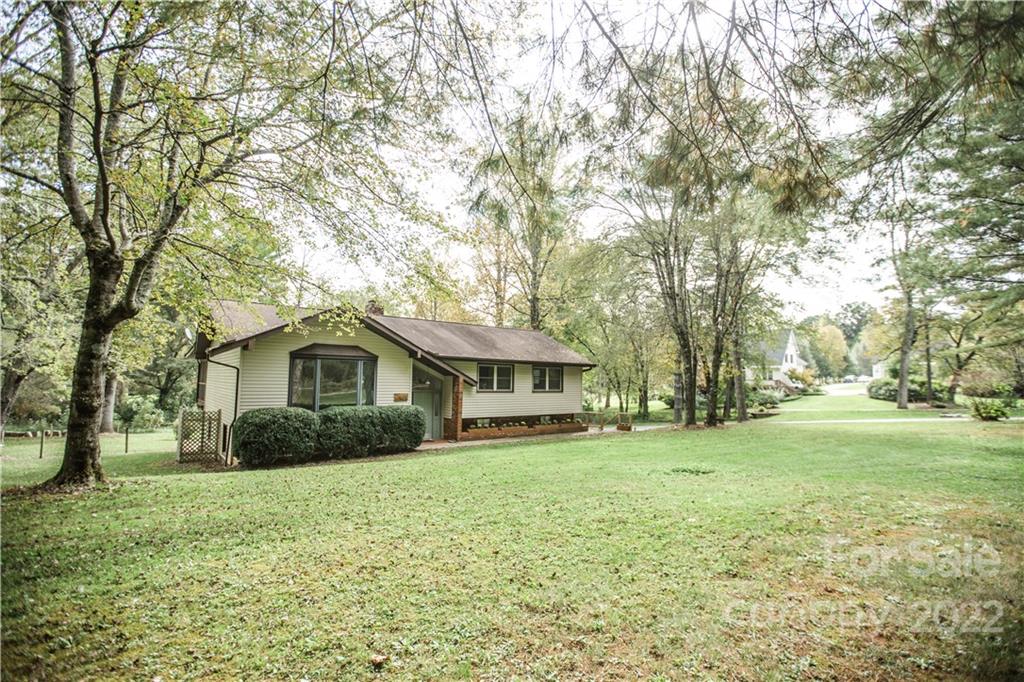 1408 North Rugby Road Hendersonville, NC 28791 - Photo 3 of 48 Gallery Image 3