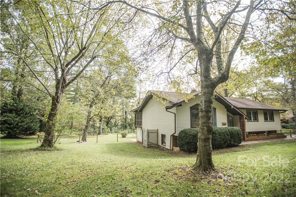 1408 North Rugby Road Hendersonville, NC 28791 - Photo 4 of 48 Gallery Image 4
