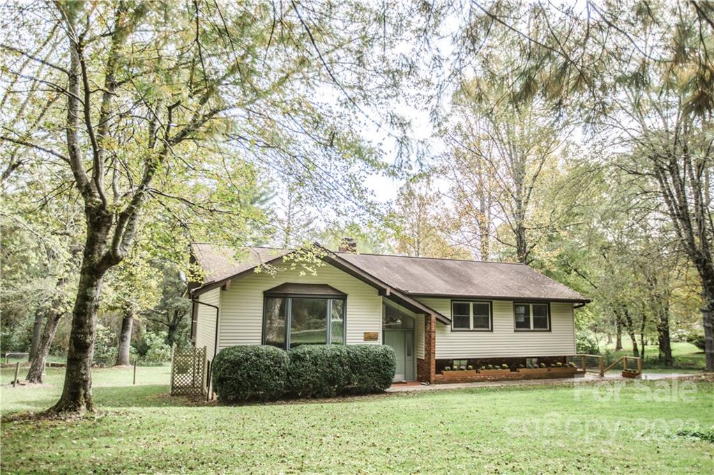 1408 North Rugby Road Hendersonville, NC 28791 - Photo 5 of 48 Gallery Image 5