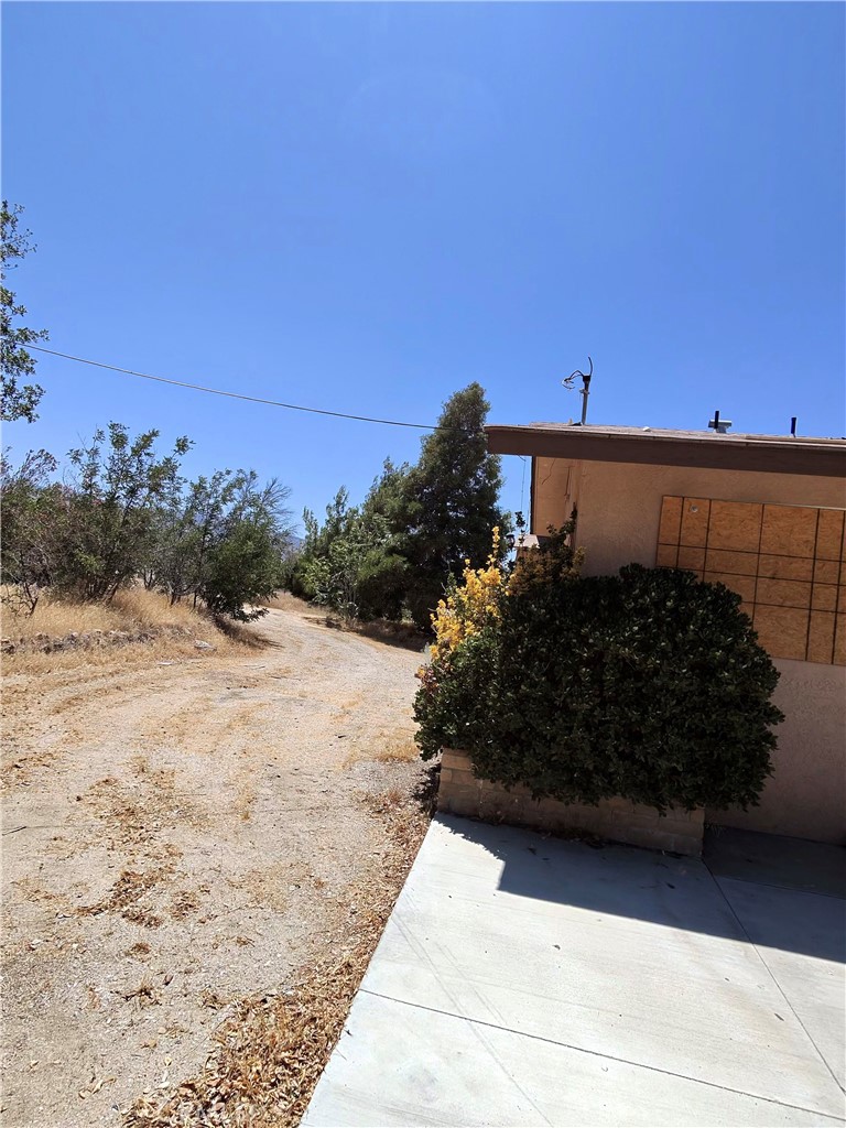 9640 Malpaso Road Phelan, CA 92371 - Photo 2 of 7