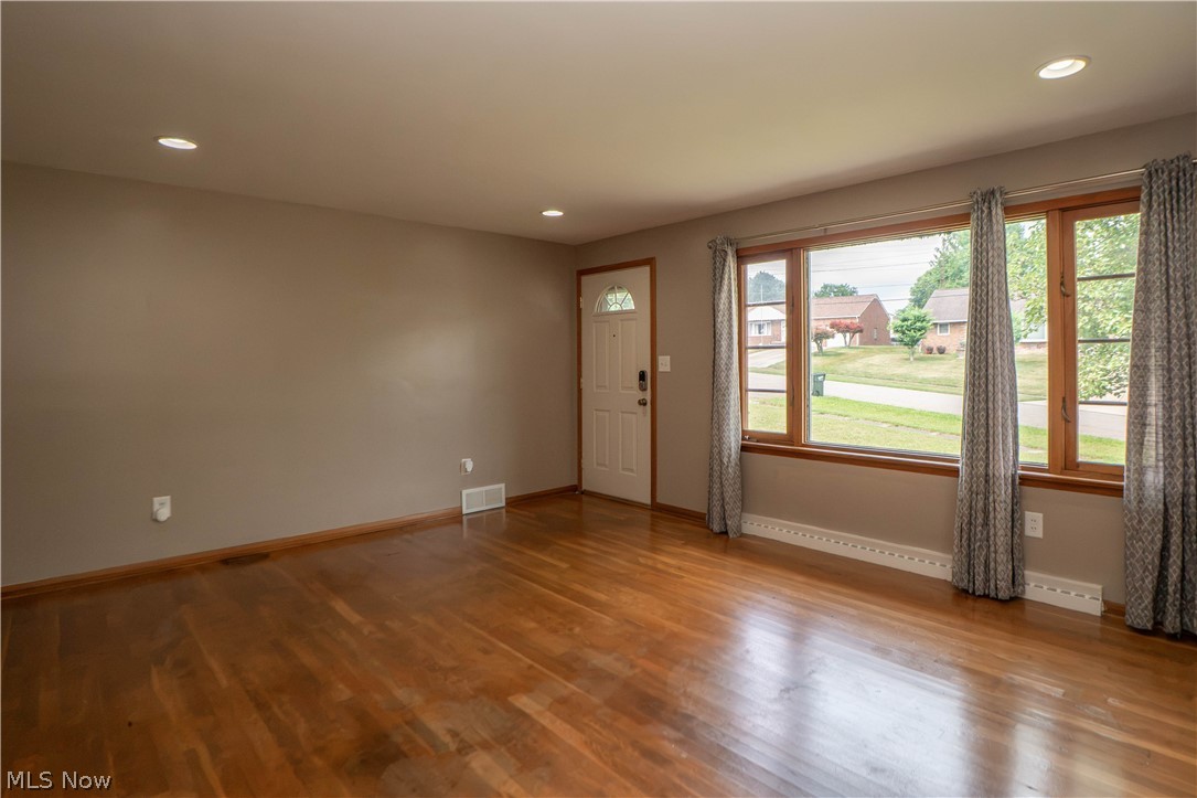 158 Miles Avenue Northwest Canton, OH 44708 - Photo 4 of 24