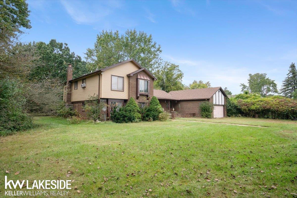 9047 Farmington Road Livonia, MI 48150 - Photo 26 of 54 50157253-541e2a9f-0a14-4c8f-a719-d3c73156ca5d.JPG