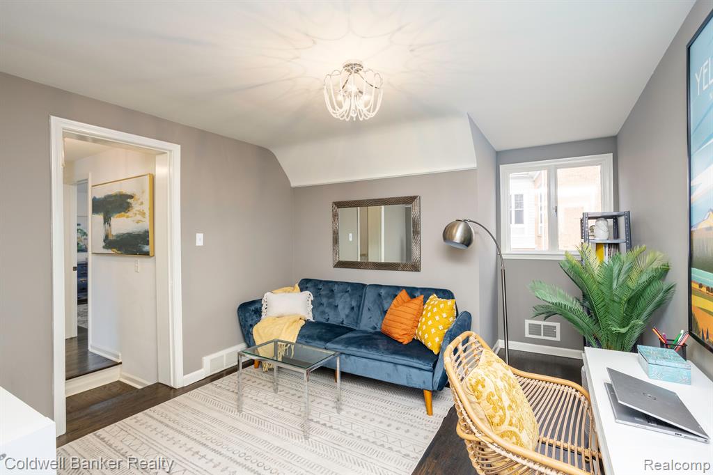 1792 Vernier Road Grosse Pointe Woods, MI 48236 - Photo 13 of 26