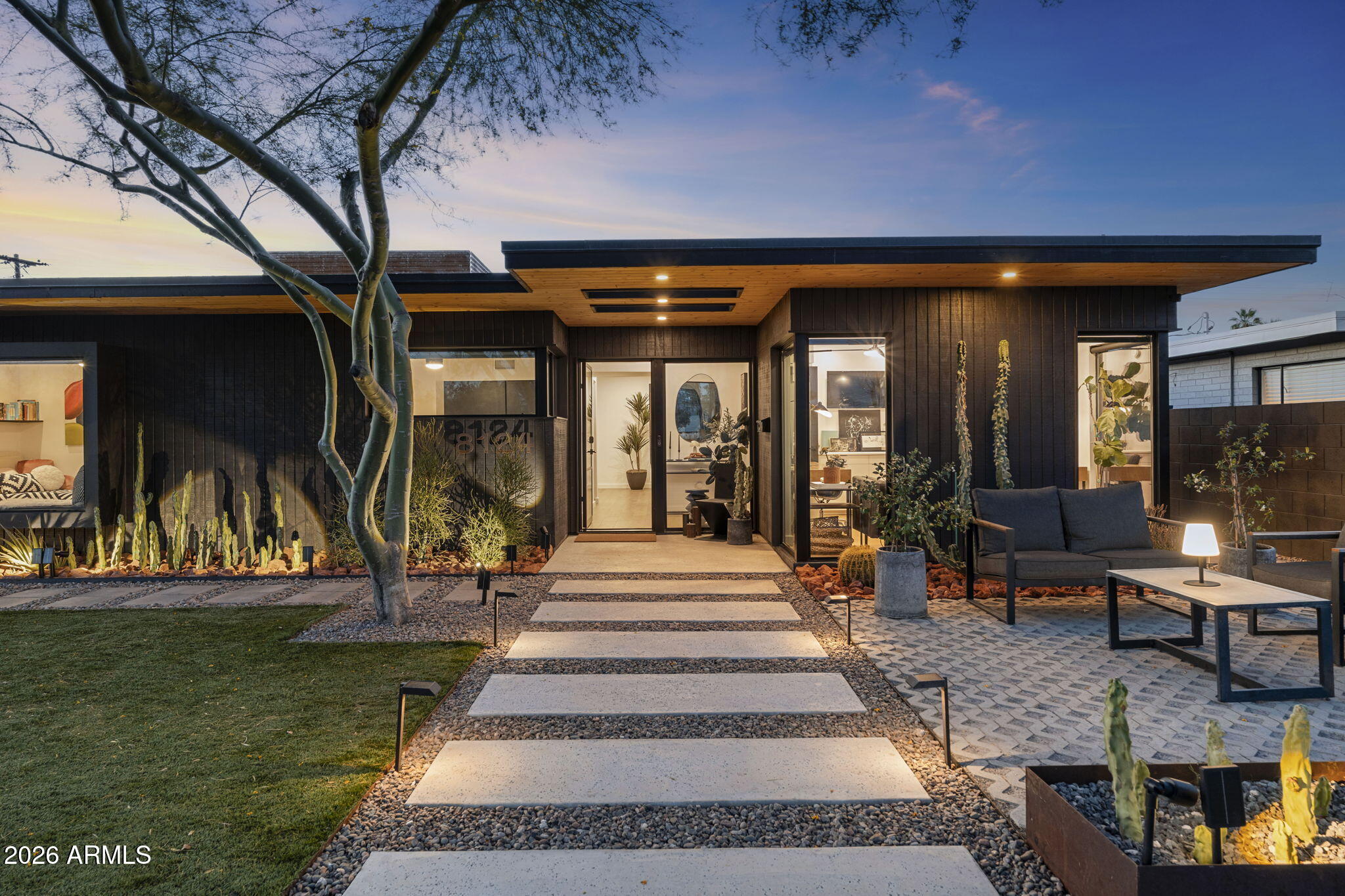 8124 East Granada Road Scottsdale, AZ 85257 - Photo 7 of 62 Glass + Metal Entryway