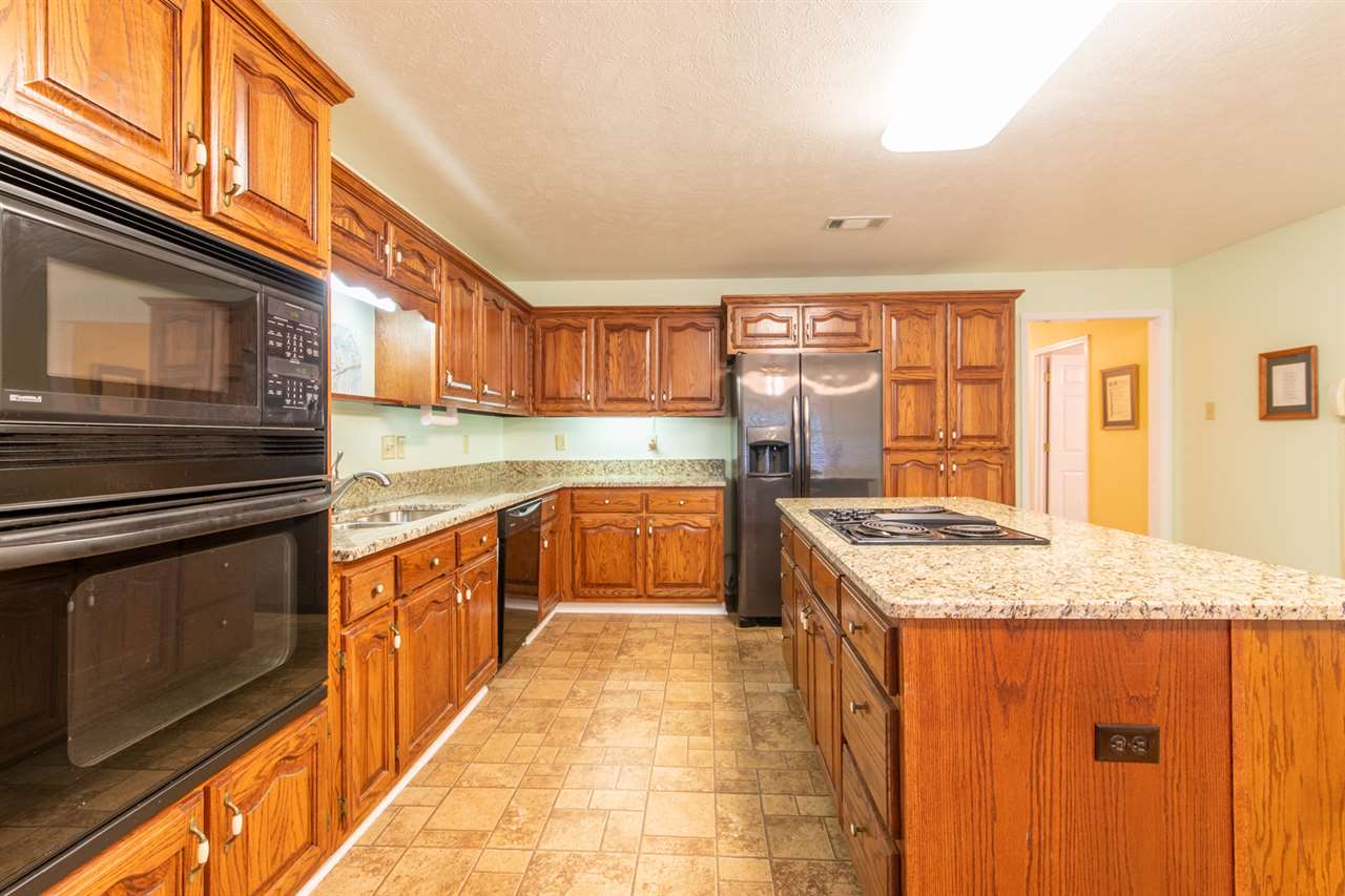 414 Simmons Road Munford, TN 38058 - Photo 9 of 24 20x17 Kitchen Is Perfect For Several Chefs At One Time!