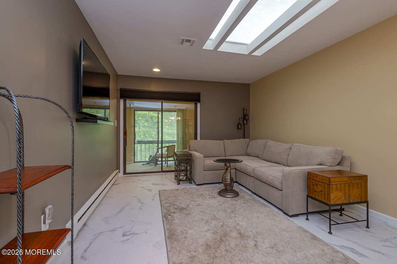 48 Ellsworth Court Red Bank, NJ 07701 - Photo 12 of 31 LR-9827