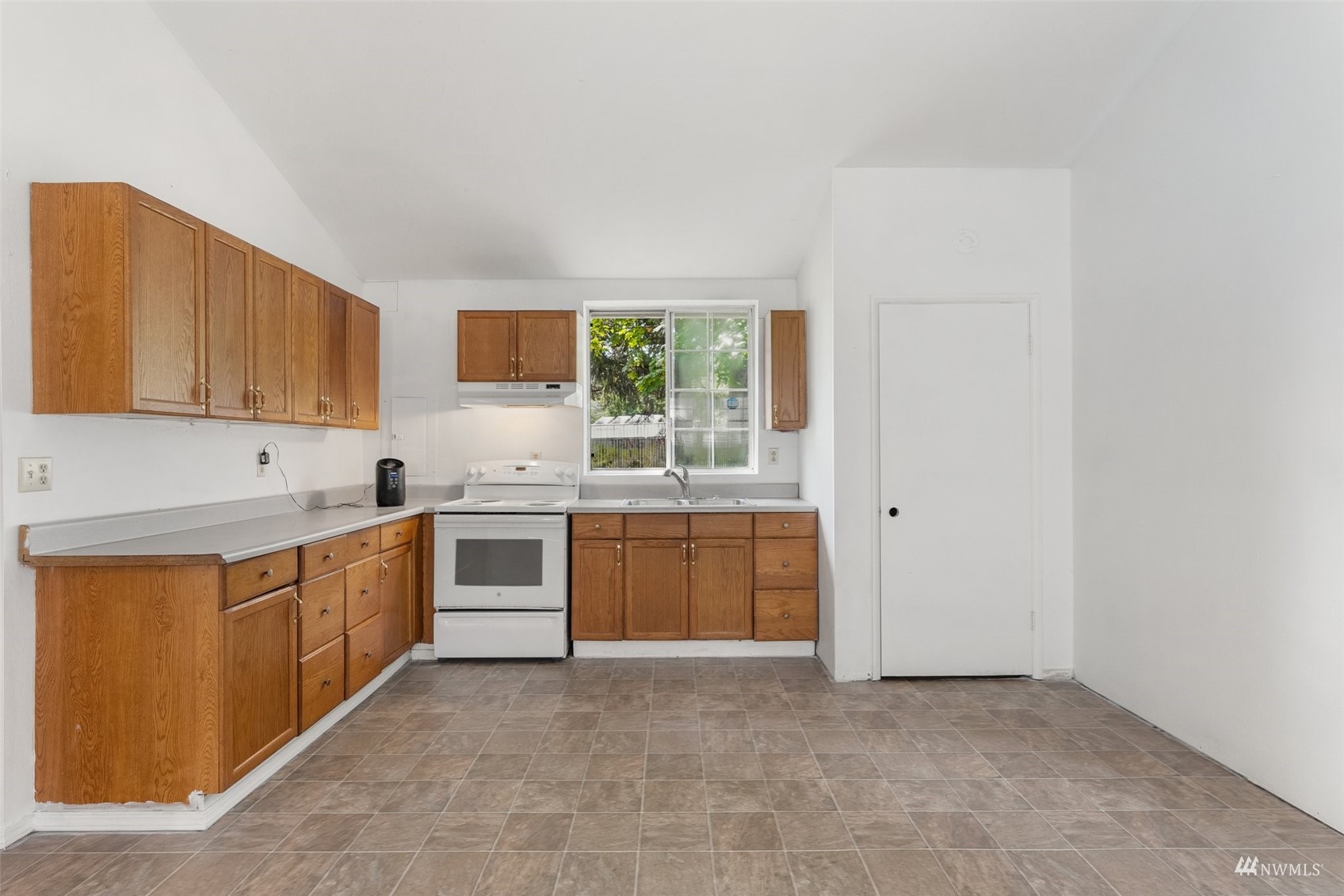 187 Pine Tree Road Toledo, WA 98591 - Photo 19 of 31 a large kitchen with a stove top oven sink and cabinets