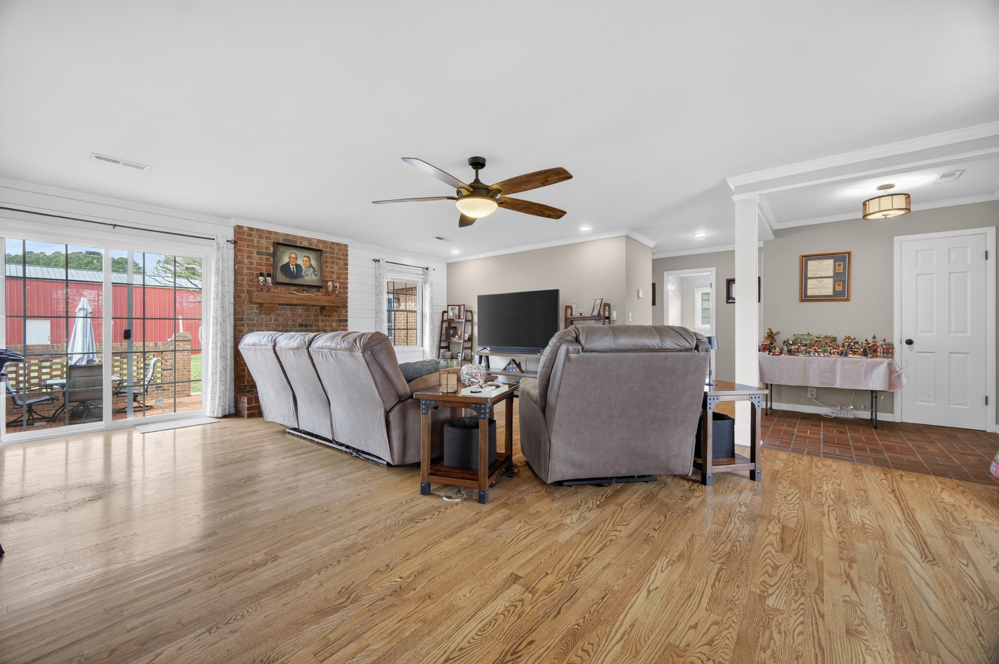5 Camper Creek Road Fayetteville, TN 37334 - Photo 10 of 51 a living room with furniture and a flat screen tv