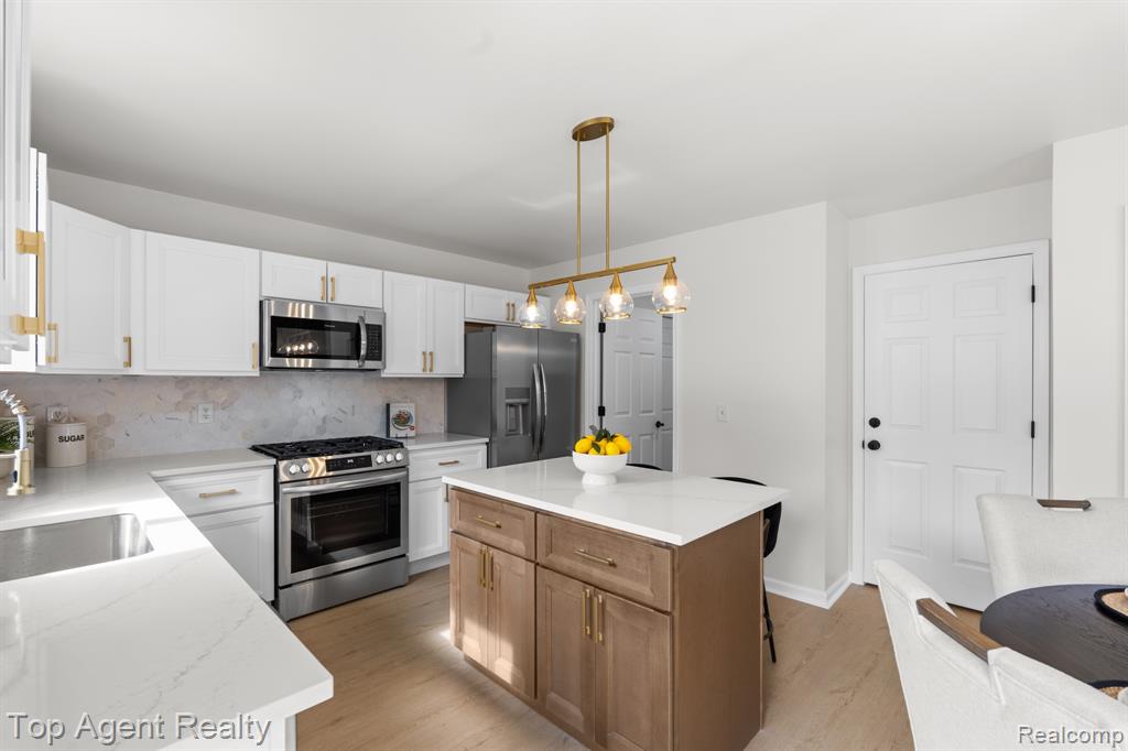 907 Deer Valley Road Holly, MI 48442 - Photo 4 of 44