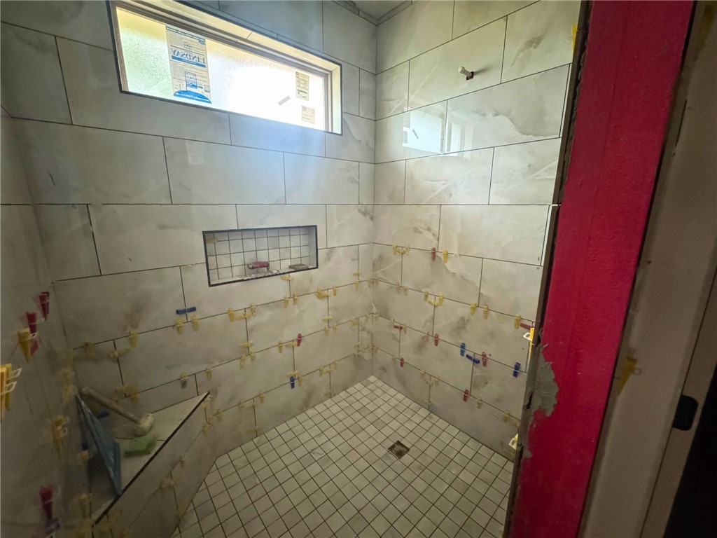 162 Buffalo Rdg Road Giddings, TX 78942 - Photo 8 of 13 a bathroom with a shower