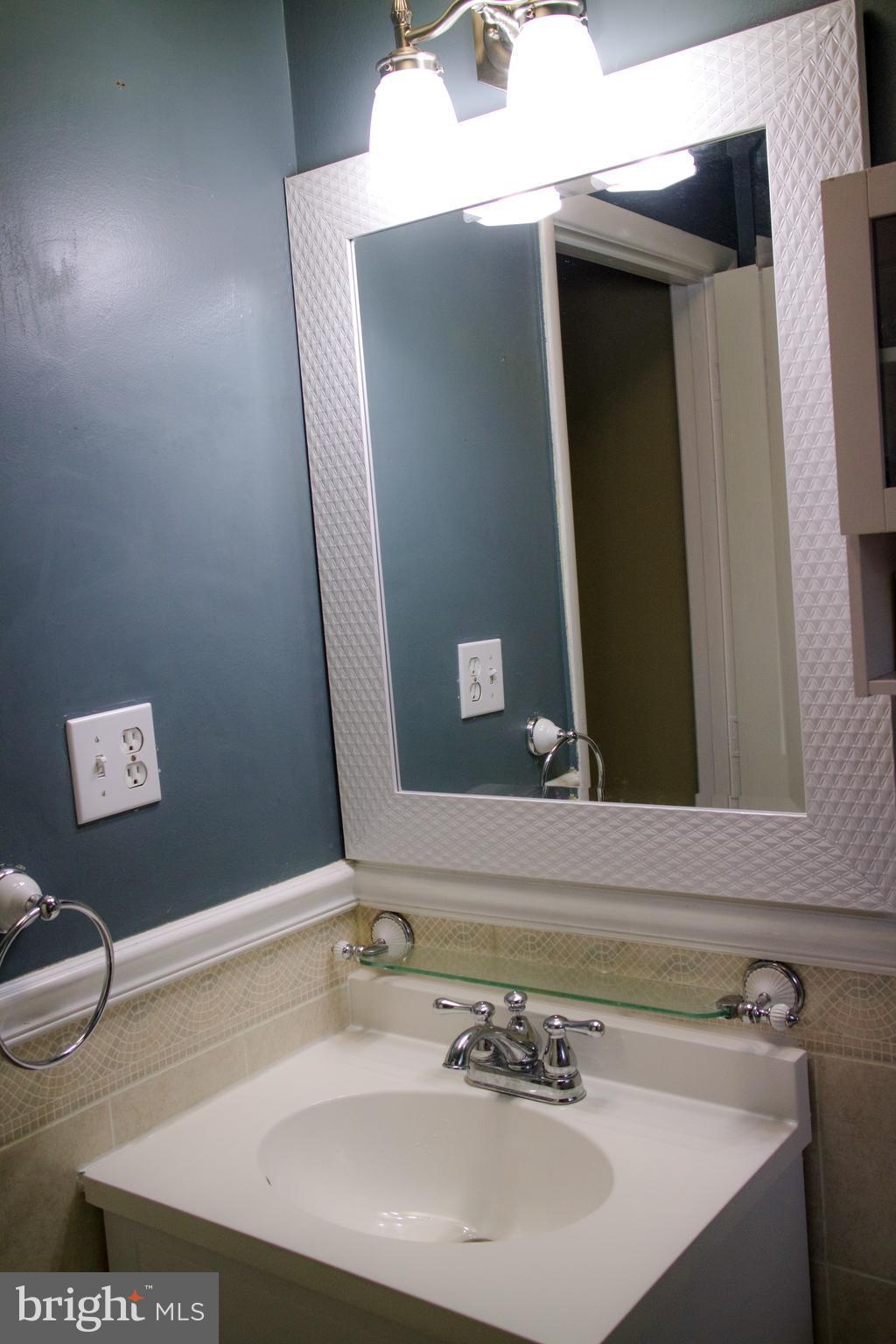 13201 Bluhill Road Silver Spring, MD 20906 - Photo 17 of 23 Upper 1 Bathroom