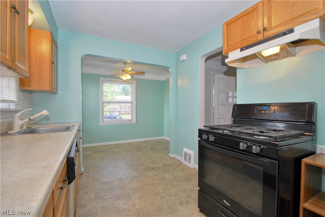 28608 Forest Road Willowick, OH 44095 - Photo 10 of 26 Gallery Image 10