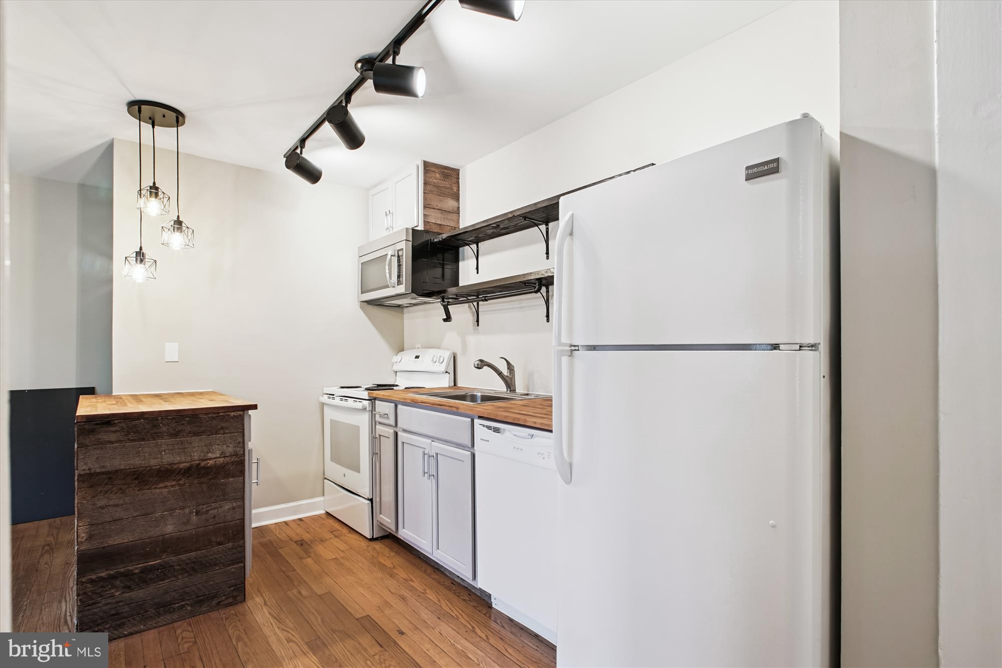 1706 Dewitt Avenue, Unit A Alexandria, VA 22301 - Photo 11 of 90 Kitchen