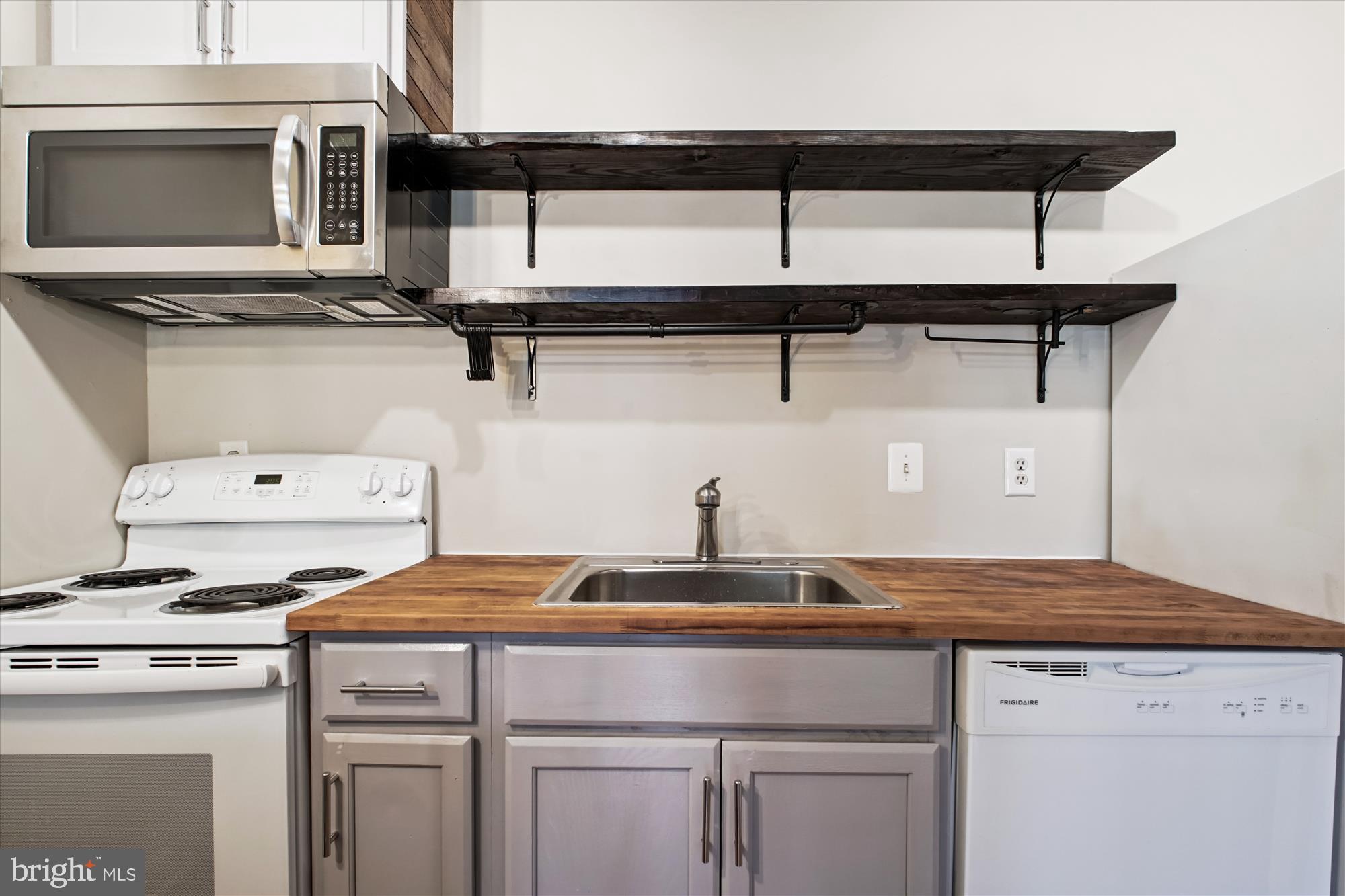 1706 Dewitt Avenue, Unit A Alexandria, VA 22301 - Photo 13 of 90 Kitchen