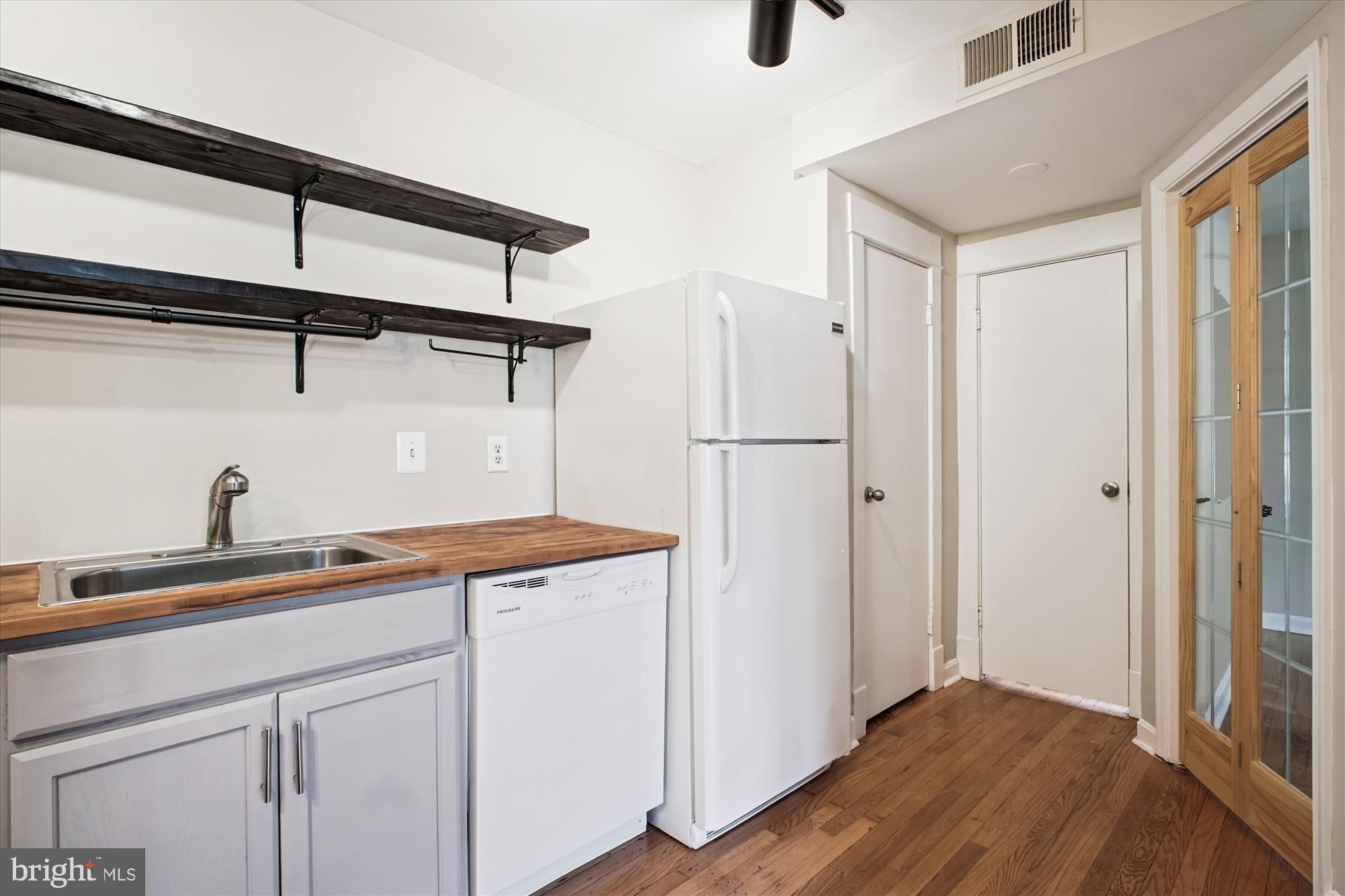 1706 Dewitt Avenue, Unit A Alexandria, VA 22301 - Photo 14 of 90 Kitchen