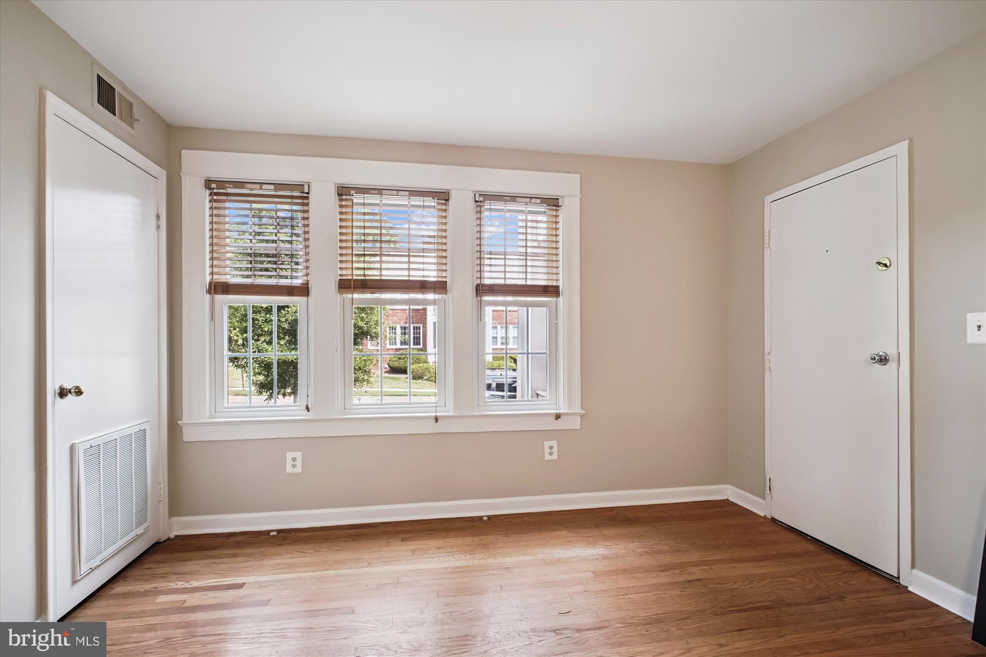 1706 Dewitt Avenue, Unit A Alexandria, VA 22301 - Photo 5 of 90 Living Room