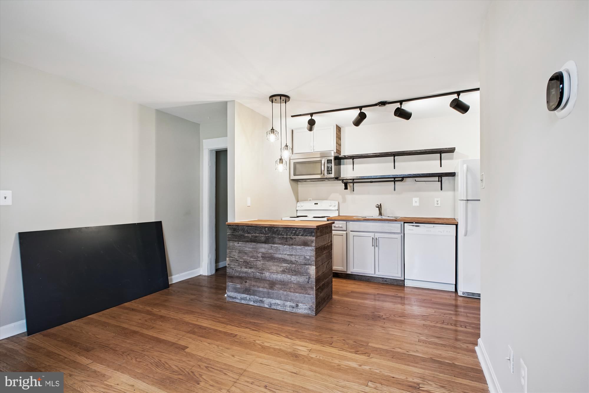 1706 Dewitt Avenue, Unit A Alexandria, VA 22301 - Photo 7 of 90 Living Room