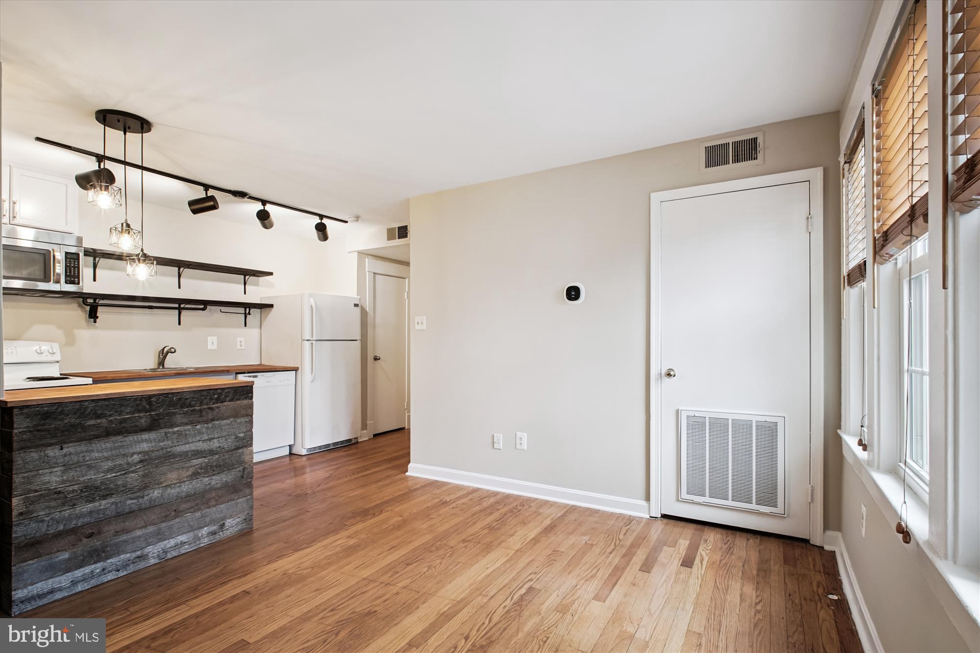 1706 Dewitt Avenue, Unit A Alexandria, VA 22301 - Photo 9 of 90 Living Room